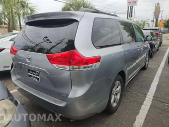 2011 Toyota Sienna LE 8-Passenger 119.3" WB - miniatura 3