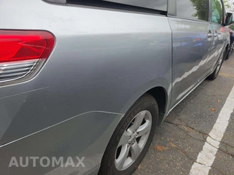 2011 Toyota Sienna LE 8-Passenger 119.3" WB - miniatura 30