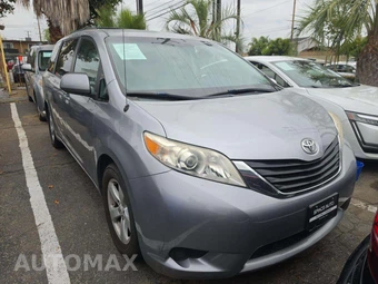 2011 Toyota Sienna LE 8-Passenger 119.3" WB - miniatura 4