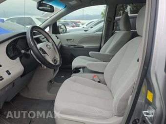 2011 Toyota Sienna LE 8-Passenger 119.3" WB - miniatura 6