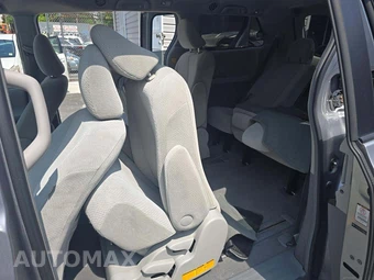 2011 Toyota Sienna LE 8-Passenger 119.3" WB - miniatura 13