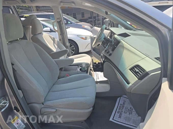 2011 Toyota Sienna LE 8-Passenger 119.3" WB - miniatura 19