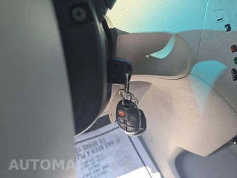 2011 Toyota Sienna LE 8-Passenger 119.3" WB - miniatura 8