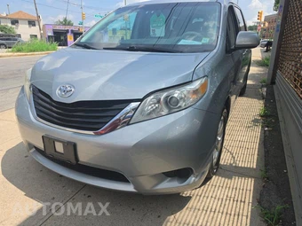 2011 Toyota Sienna LE 8-Passenger 119.3" WB