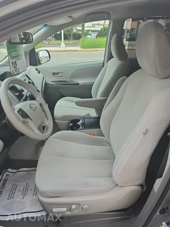 2011 Toyota Sienna LE 8-Passenger 119.3" WB - miniatura 13