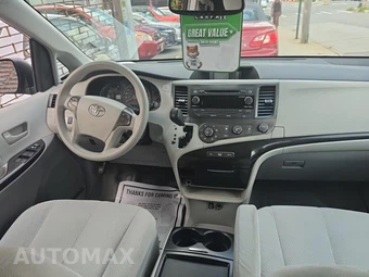 2011 Toyota Sienna LE 8-Passenger 119.3" WB - miniatura 14
