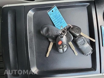 2011 Toyota Sienna LE 8-Passenger 119.3" WB - miniatura 25