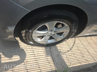 2011 Toyota Sienna LE 8-Passenger 119.3" WB - miniatura 8