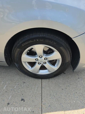 2011 Toyota Sienna LE 8-Passenger 119.3" WB - miniatura 9