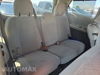 2011 Toyota Sienna LE 8-Passenger 119.3" WB - miniatura 14
