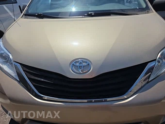 2011 Toyota Sienna LE 8-Passenger 119.3" WB - miniatura 16
