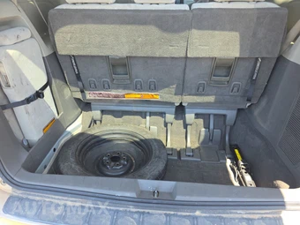 2011 Toyota Sienna LE 8-Passenger 119.3" WB - miniatura 17