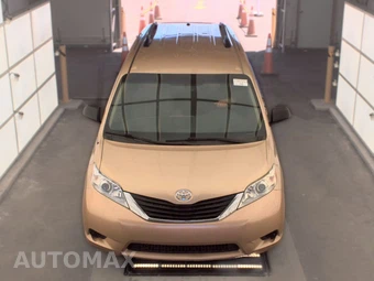 2011 Toyota Sienna LE 8-Passenger 119.3" WB - miniatura 2