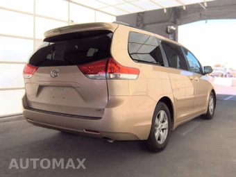 2011 Toyota Sienna LE 8-Passenger 119.3" WB - miniatura 4
