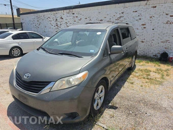 2011 Toyota Sienna LE 8-Passenger 119.3" WB - samochód z USA z aukcji Manheim, oferta Kup Teraz w AUTOMAX