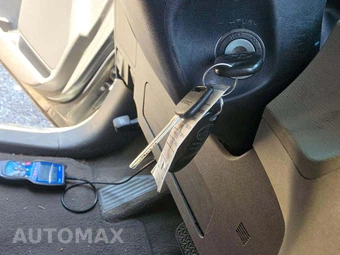 2011 Toyota Sienna LE 8-Passenger 119.3" WB - miniatura 8