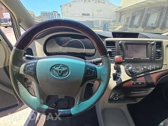 2011 Toyota Sienna Limited 7-Passenger 119.3" WB - miniatura 10
