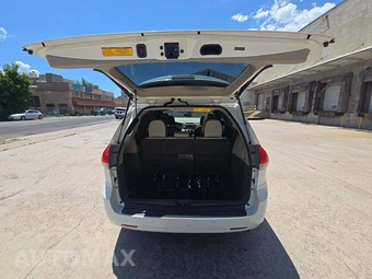 2011 Toyota Sienna Limited 7-Passenger 119.3" WB - miniatura 15