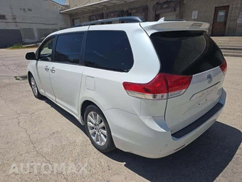 2011 Toyota Sienna Limited 7-Passenger 119.3" WB - miniatura 2