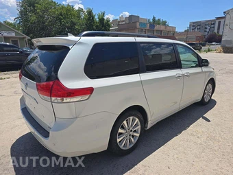 2011 Toyota Sienna Limited 7-Passenger 119.3" WB - miniatura 3