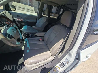 2011 Toyota Sienna Limited 7-Passenger 119.3" WB - miniatura 6