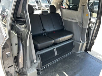 2011 Toyota Sienna SE 8-Passenger 119.3" WB - miniatura 10