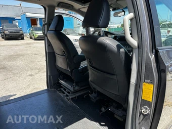 2011 Toyota Sienna SE 8-Passenger 119.3" WB - miniatura 11
