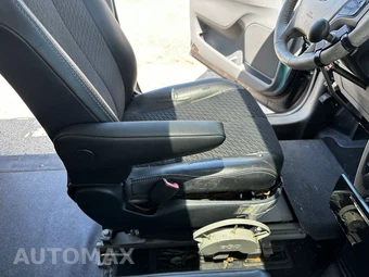 2011 Toyota Sienna SE 8-Passenger 119.3" WB - miniatura 14