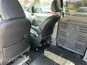 2011 Toyota Sienna SE 8-Passenger 119.3" WB - miniatura 15