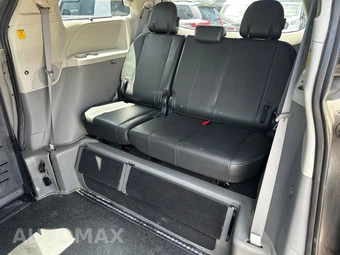 2011 Toyota Sienna SE 8-Passenger 119.3" WB - miniatura 16