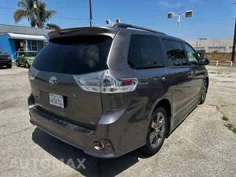 2011 Toyota Sienna SE 8-Passenger 119.3" WB - miniatura 3