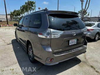 2011 Toyota Sienna SE 8-Passenger 119.3" WB - miniatura 4