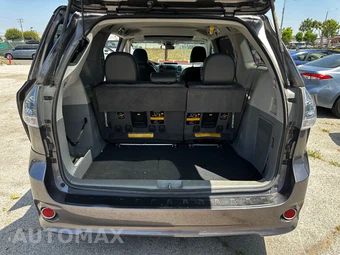 2011 Toyota Sienna SE 8-Passenger 119.3" WB - miniatura 7