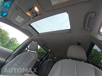 2011 Toyota Sienna XLE 8-Passenger 119.3" WB - miniatura 11