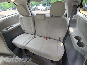 2011 Toyota Sienna XLE 8-Passenger 119.3" WB - miniatura 14