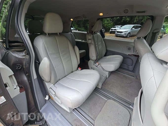 2011 Toyota Sienna XLE 8-Passenger 119.3" WB - miniatura 17
