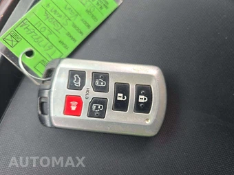 2011 Toyota Sienna XLE 8-Passenger 119.3" WB - miniatura 8