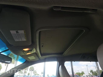2011 Toyota Sienna XLE 8-Passenger 119.3" WB - miniatura 17