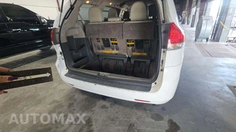 2011 Toyota Sienna XLE 8-Passenger 119.3" WB - miniatura 26
