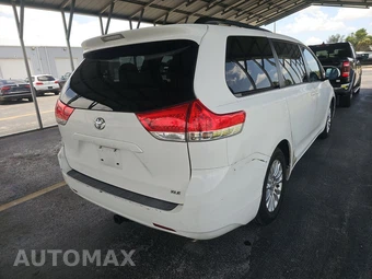 2011 Toyota Sienna XLE 8-Passenger 119.3" WB - miniatura 4