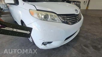 2011 Toyota Sienna XLE 8-Passenger 119.3" WB - miniatura 44