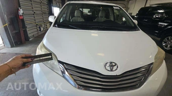 2011 Toyota Sienna XLE 8-Passenger 119.3" WB - miniatura 48