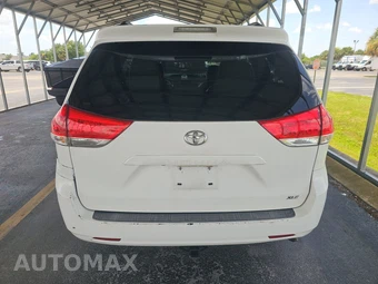 2011 Toyota Sienna XLE 8-Passenger 119.3" WB - miniatura 5