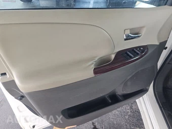 2011 Toyota Sienna XLE 8-Passenger 119.3" WB - miniatura 9