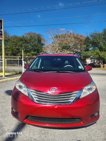 2011 Toyota Sienna XLE 8-Passenger 119.3" WB - miniatura 2