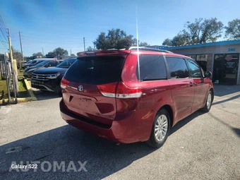 2011 Toyota Sienna XLE 8-Passenger 119.3" WB - miniatura 4