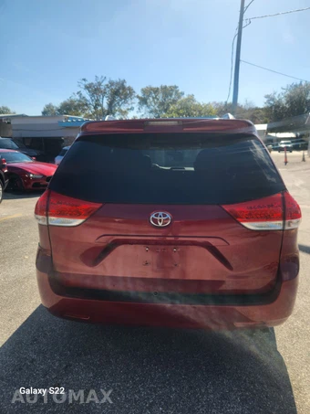 2011 Toyota Sienna XLE 8-Passenger 119.3" WB - miniatura 5