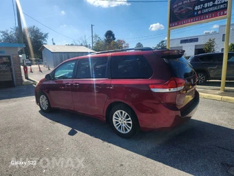 2011 Toyota Sienna XLE 8-Passenger 119.3" WB - miniatura 6
