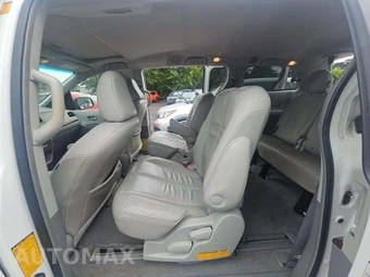 2011 Toyota Sienna XLE 8-Passenger 119.3" WB - miniatura 12