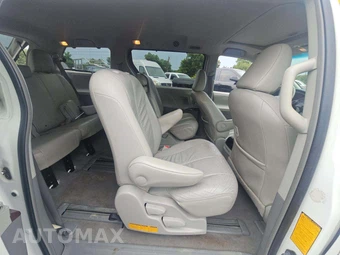 2011 Toyota Sienna XLE 8-Passenger 119.3" WB - miniatura 16